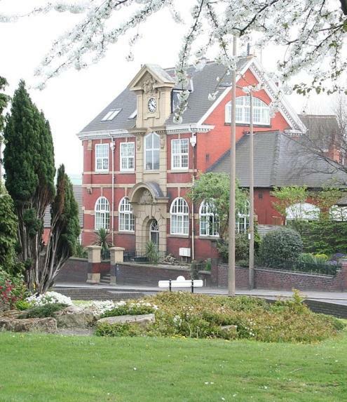 Carnegie Library: Austen Apartment 2 Bedroom Mexborough Екстериор снимка